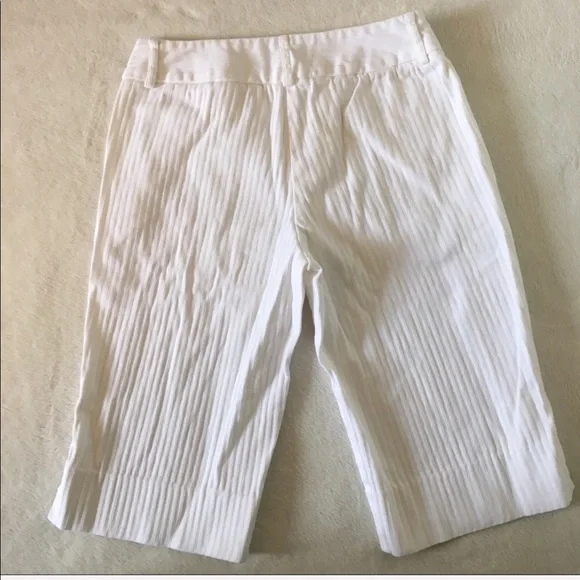 White House Black Market White Bermuda Shorts - Picture 2 of 5